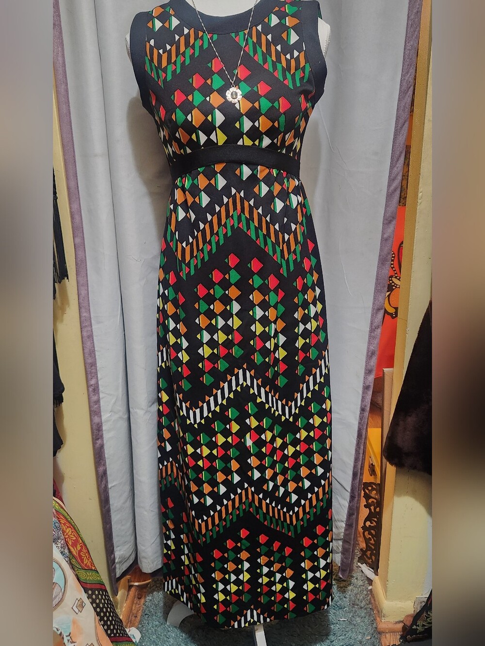 Geometric print vintage maxi dress by Leslie Fay